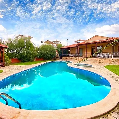 Lochville 2 Bedroom With Private Pool Отель Дальян