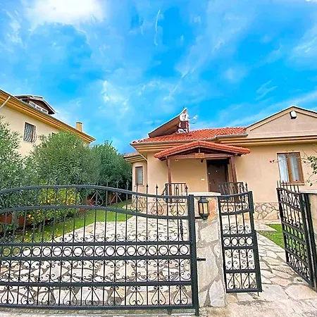 Lochville 2 Bedroom With Private Pool Отель 3*