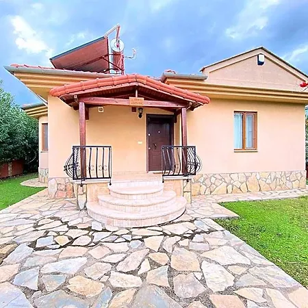 Отель Lochville 2 Bedroom With Private Pool 3*