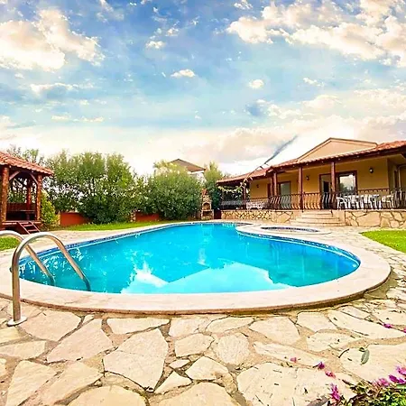 Lochville 2 Bedroom With Private Pool ホテル