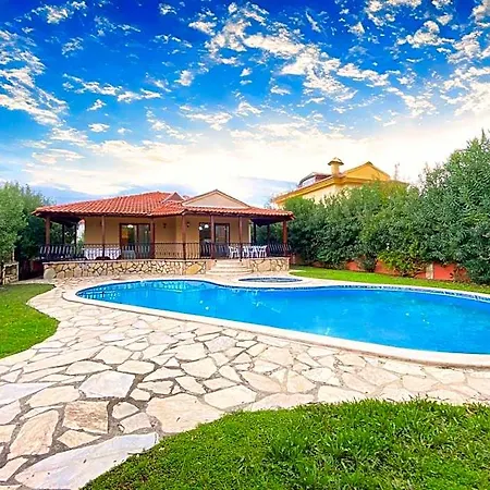 Отель Lochville 2 Bedroom With Private Pool