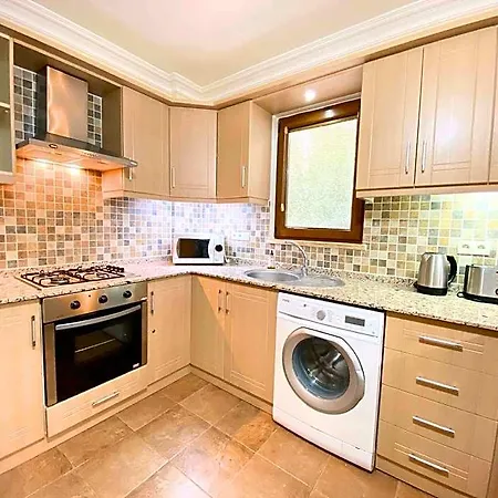 Lochville 2 Bedroom With Private Pool Отель Дальян