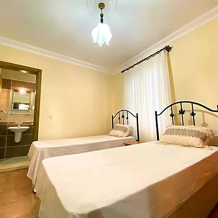 Lochville 2 Bedroom With Private Pool Дальян